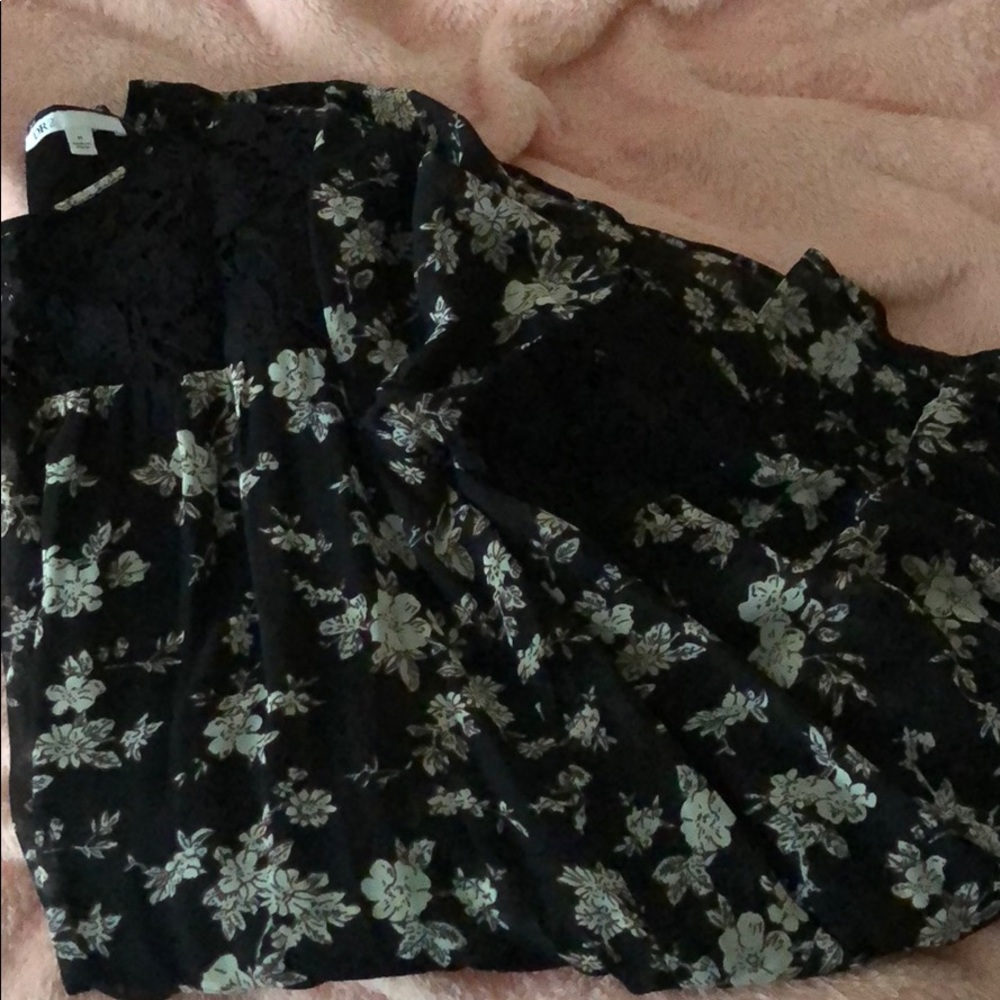 Black floral dress with pockets!